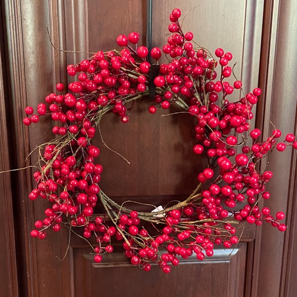 Crate and Barrel Mini Red Berry Wreath 14" NWT - Picture 6 of 6
